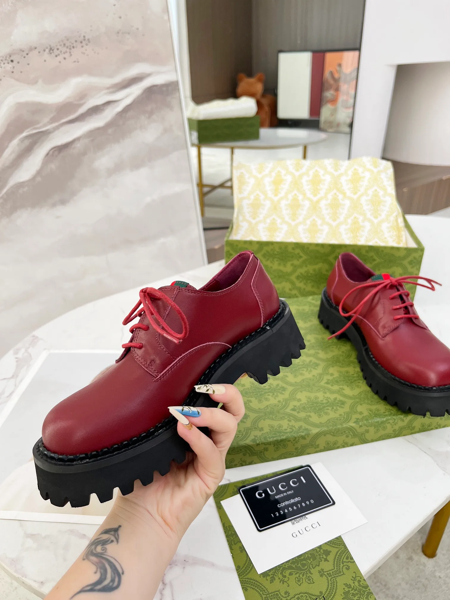 👟👟Ex-factory price 500👟👟 New arrival! 2024 latest version of GUCCI versatile strappy loafers, heel height: 5cm, fabric: first layer cowhide/open edge beads, lining/foot pads: sheepskin lining.  The outsole is made of foam outsole. Color: black/ancora red. Size: 35-41